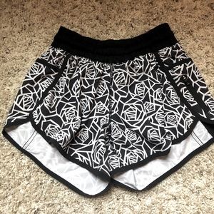Geometric Black and White Lulu Tracker shorts